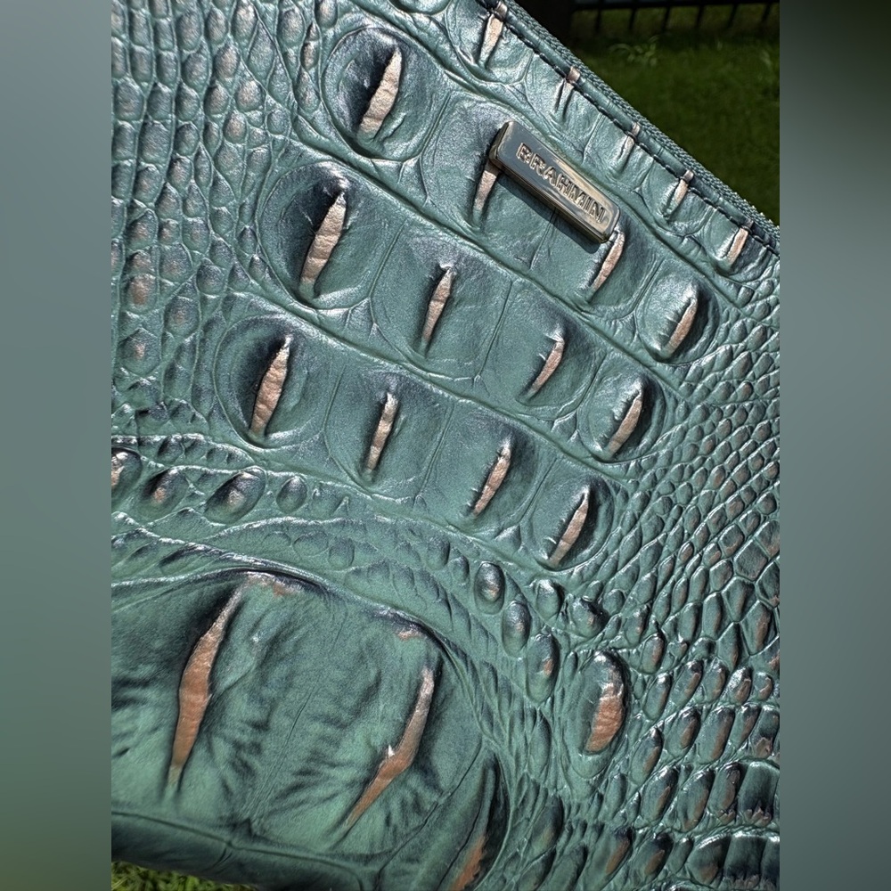 🩵🩶 NWT BRAHMIN SAMPLE Obsidian Melbourne Daisy Wristlet 🩶🩵